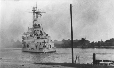 Okręt „Schleswig Holstein” podczas ostrzału Westerplatte